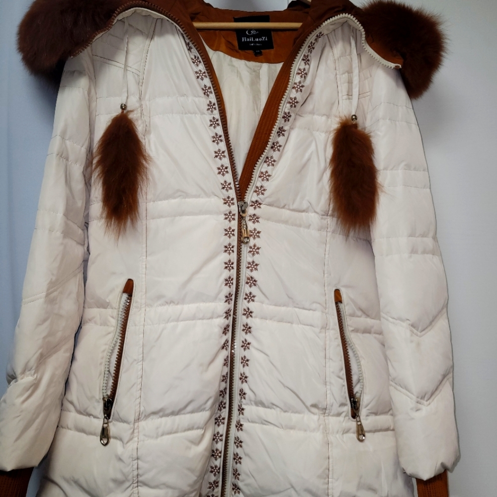 down jacket made of natural goose down feathers, with natural fox fur